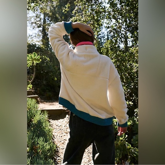 So cozy fleece pullover featuring a high neckline and half-zip closure - Picture 3 of 5